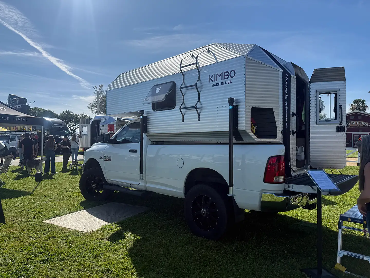 Vehicles and exhibitors at Overland Expo